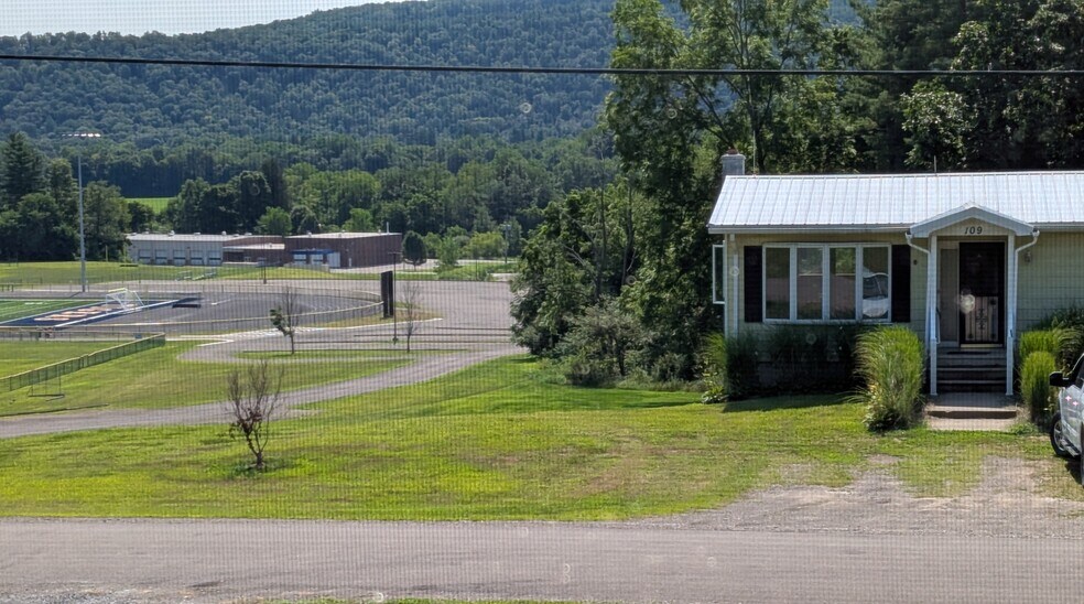 STREET VIEW - 109 Allyn Rd