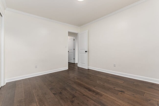 Building Photo - London Property