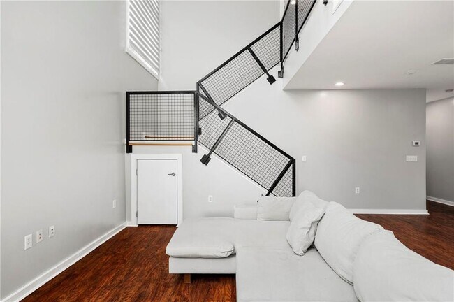 Building Photo - 1344 Rietveld Row NW