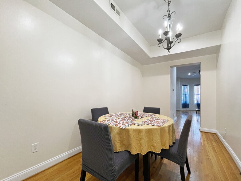 Dining Room - 2242 Linden Ave