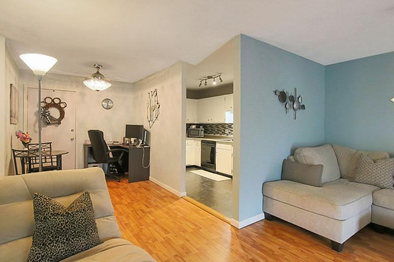 Building Photo - 9 Strawberry Bank Rd