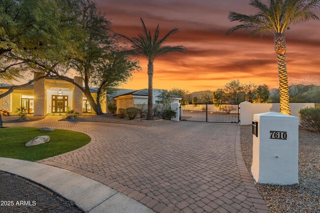 Building Photo - 7610 N Mockingbird Ln