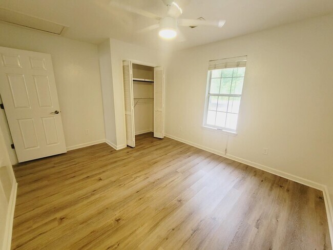 Building Photo - 2939 Par Ln