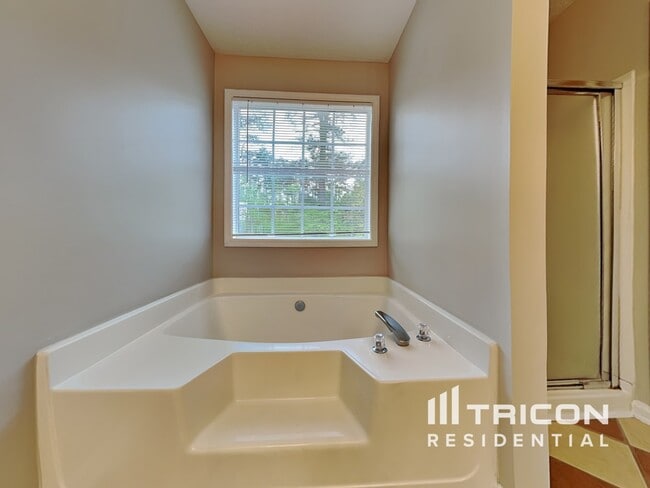Building Photo - 3362 Kittery Dr SW