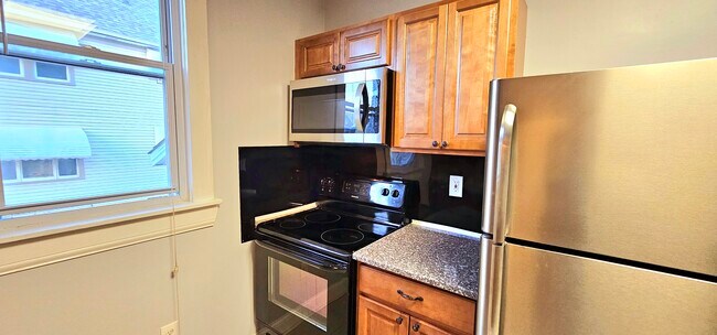 Building Photo - 1345 W 65th St