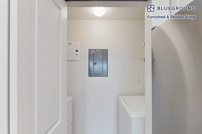 Building Photo - 200 Avalon Dr