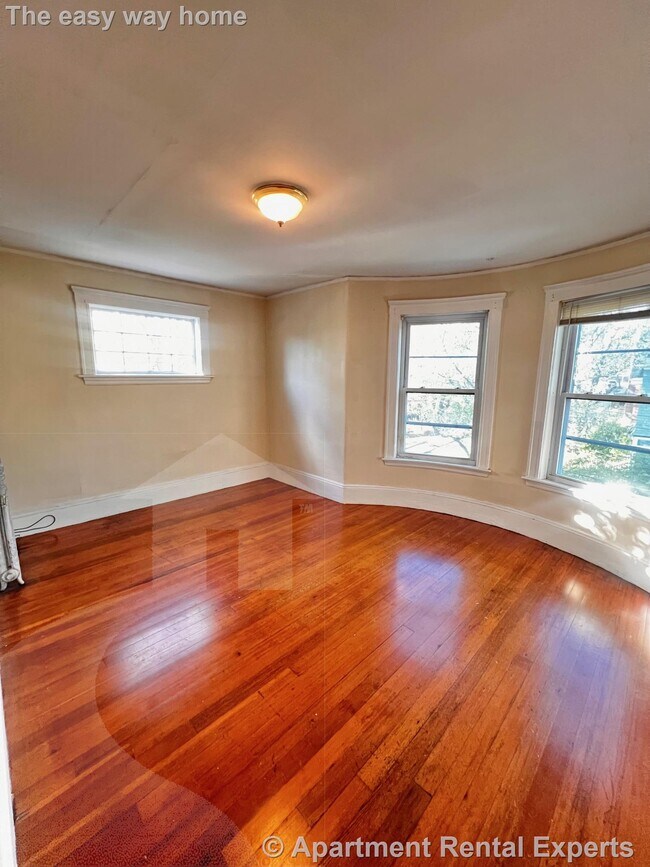 Building Photo - 18 Sanborn Ave