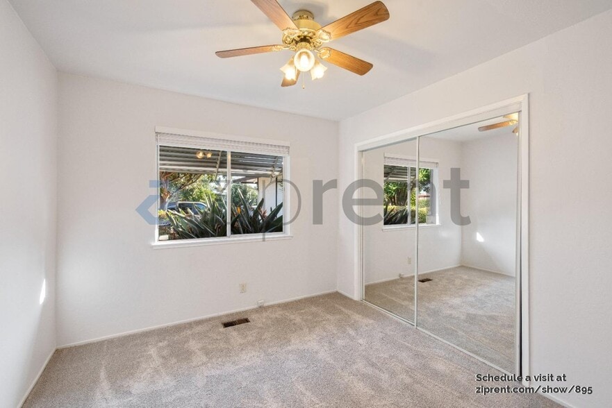 Building Photo - Unit