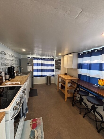 Building Photo - 2 Bed/1 Bath