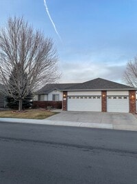 Building Photo - Spacious 4-Bedroom / 3-Bath Single Family Home in Windsor!