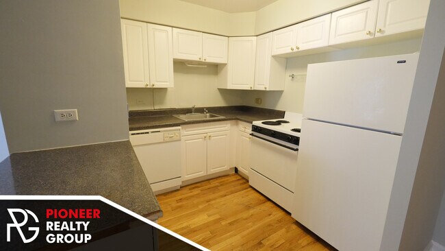 Building Photo - 1447 N Dearborn St