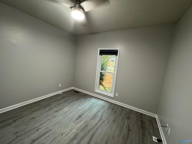 Building Photo - 2316 Little Cove Rd