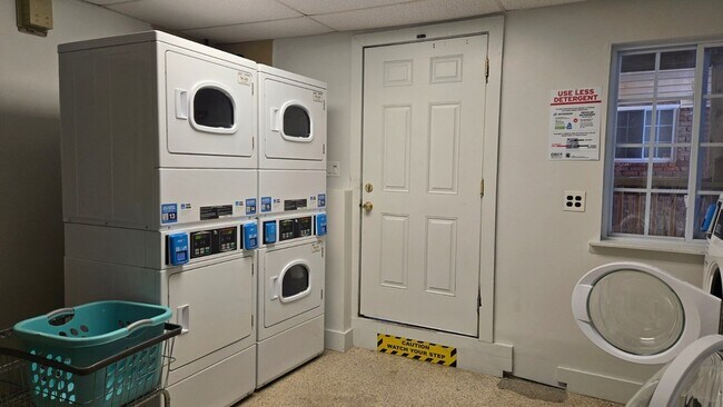 Building Photo - 219 Fox Run Ln