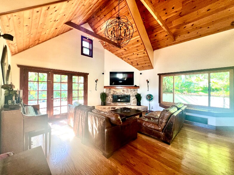 Building Photo - 1565 Eolus Ave