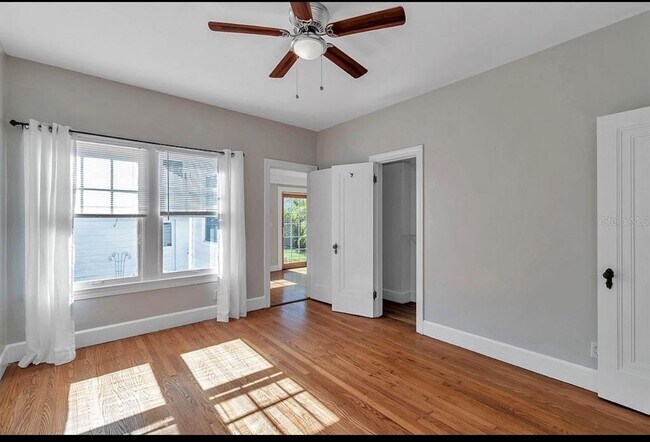 Building Photo - 316 18th Ave NE