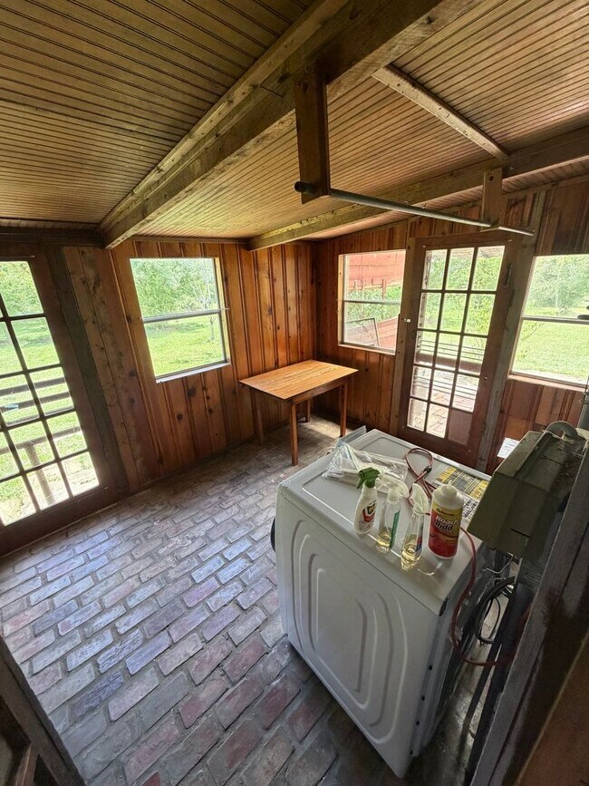 Building Photo - Unique farmhouse just outside Troy