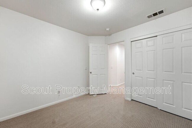 Building Photo - 40026 Somerville Ln