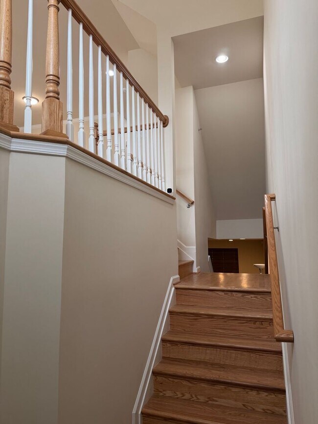 Building Photo - Mockingbird Cr Townhouse Available!!!