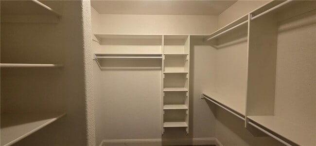 Building Photo - 1340 Colonel Hawthorne Dr