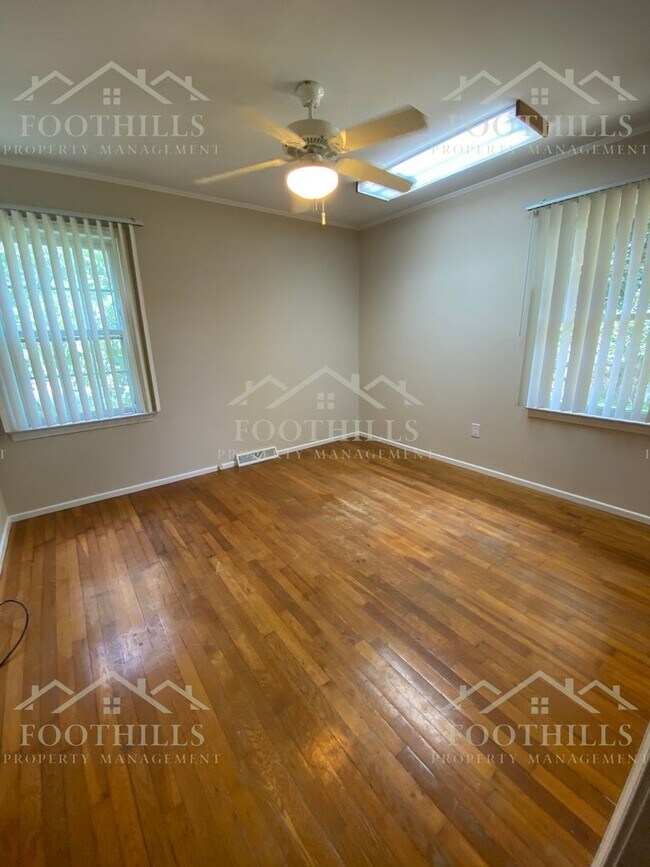 Building Photo - 209 Brentwood Cir