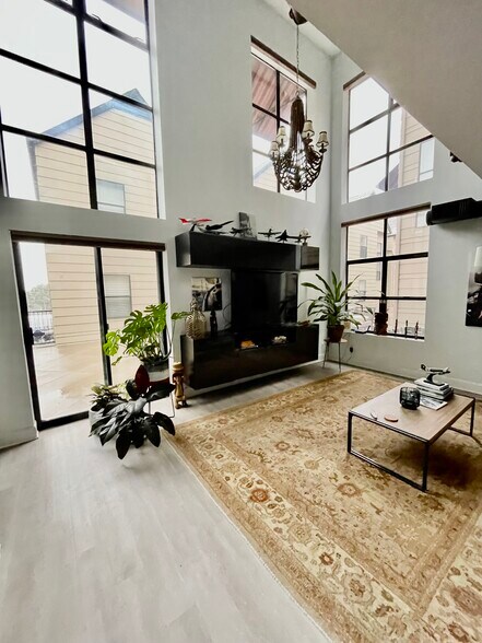 Building Photo - 3068 Umatilla St