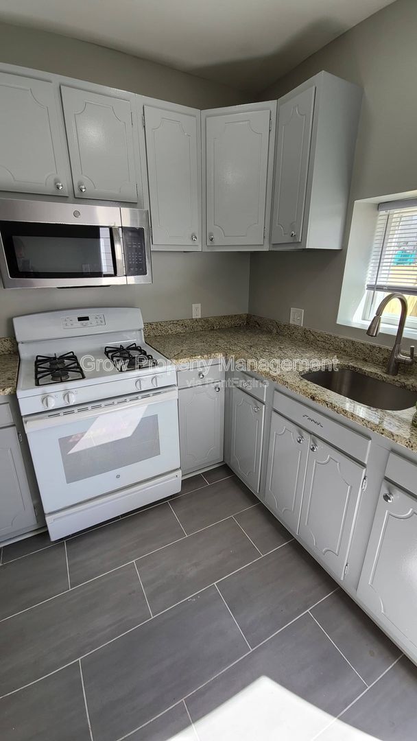 Building Photo - 3141 Agate St