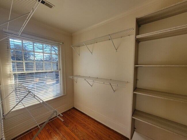 Building Photo - 320 S Mendenhall St