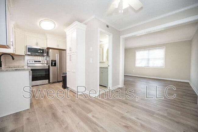 Building Photo - 415 Parkdale Dr