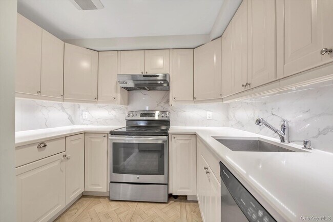 Building Photo - 100 Cutter Mill Rd