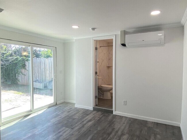 Building Photo - 137 Carnation Ave