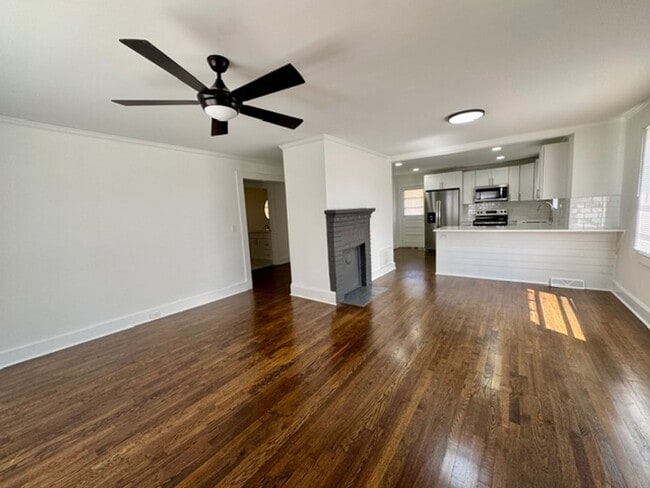 Building Photo - Renovated 2 bedroom 1 bathroom house ready...