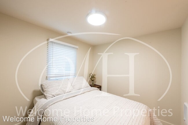 Building Photo - 205 Woodland Ave