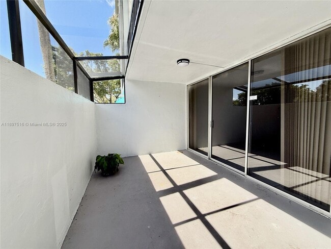 Building Photo - 10825 SW 112th Ave