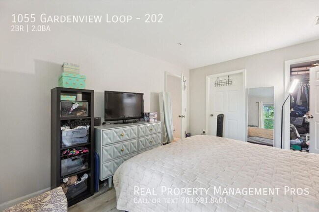 Building Photo - 1055 Gardenview Loop