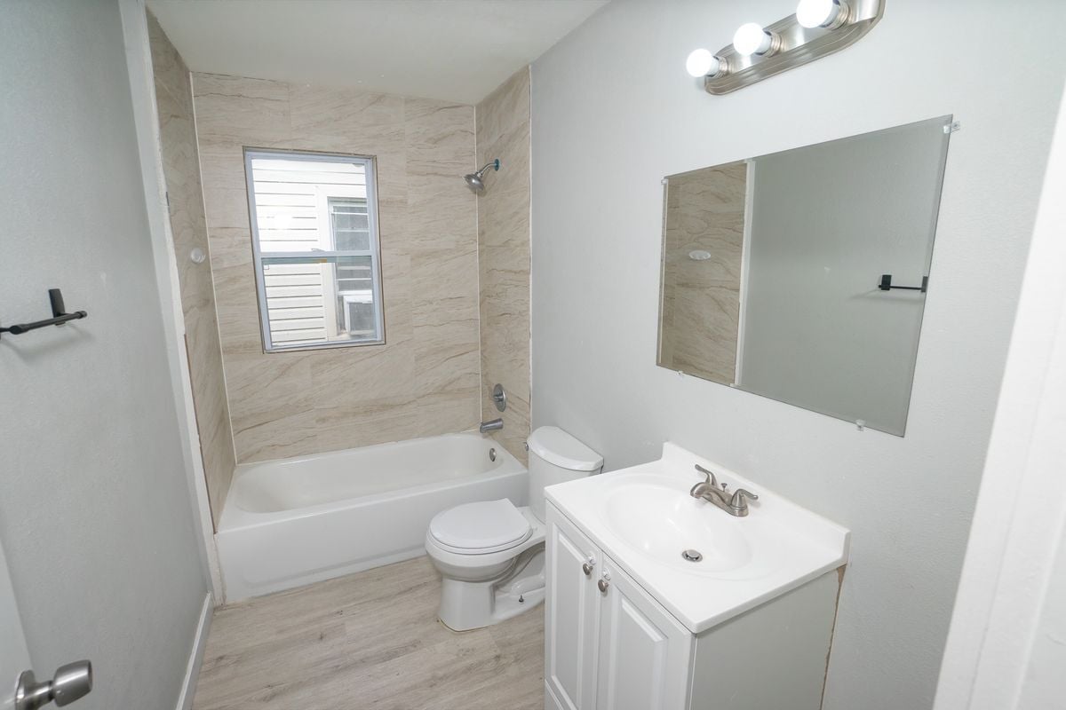 Building Photo - 6074 Tarnow St