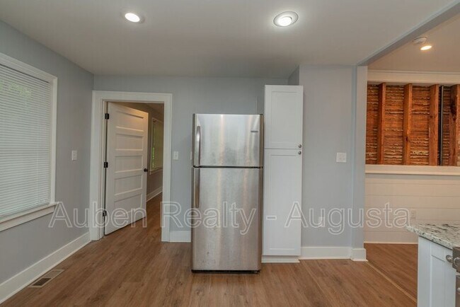 Building Photo - 2056 McDowell St