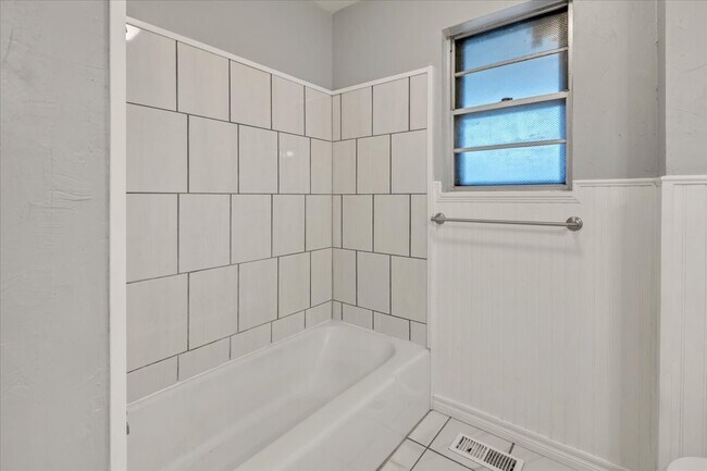 Building Photo - 4524 NW 60th St