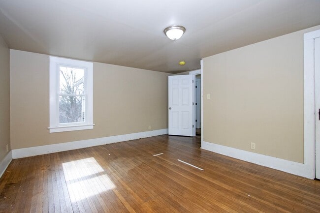 Building Photo - Three bedroom duplex