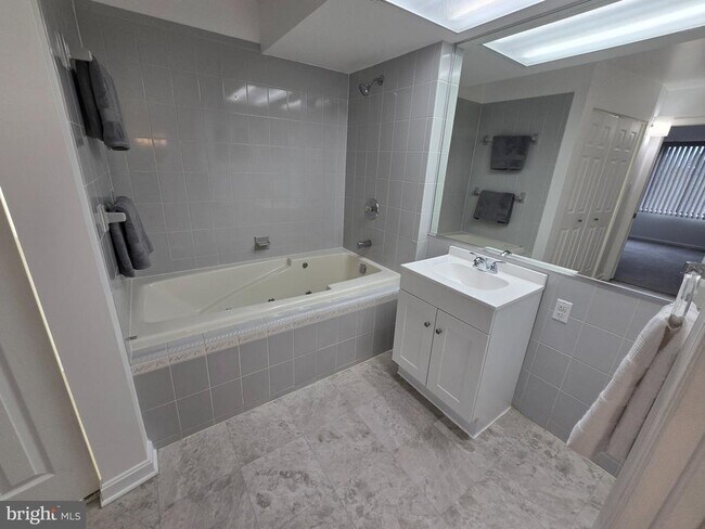 Building Photo - 306 Cherrington Dr