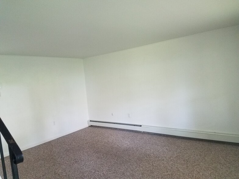 living Room - 592 Peachview Ln