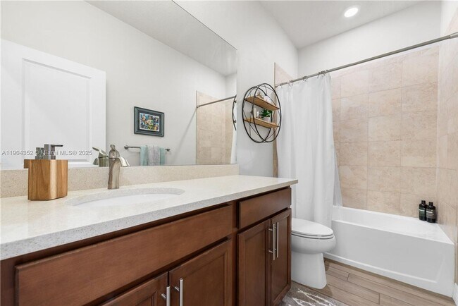 Building Photo - 1030 Eucalyptus Dr