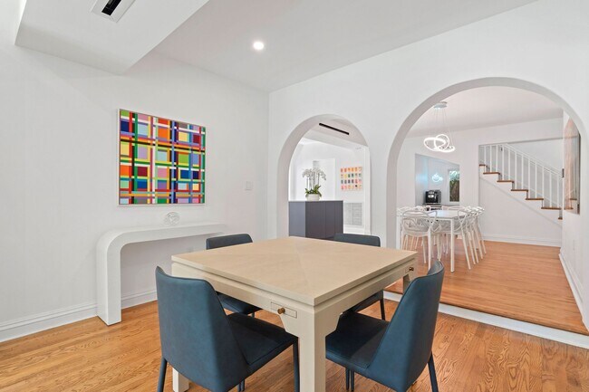 Building Photo - 634 W 47th St