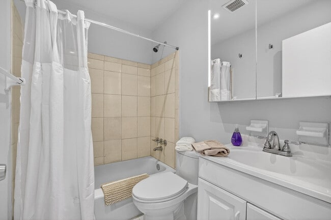 Building Photo - 4051 NE 13th Ave