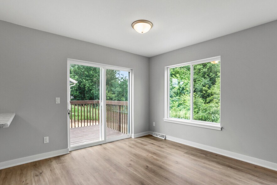 Paito door - 200 Chalet Dr