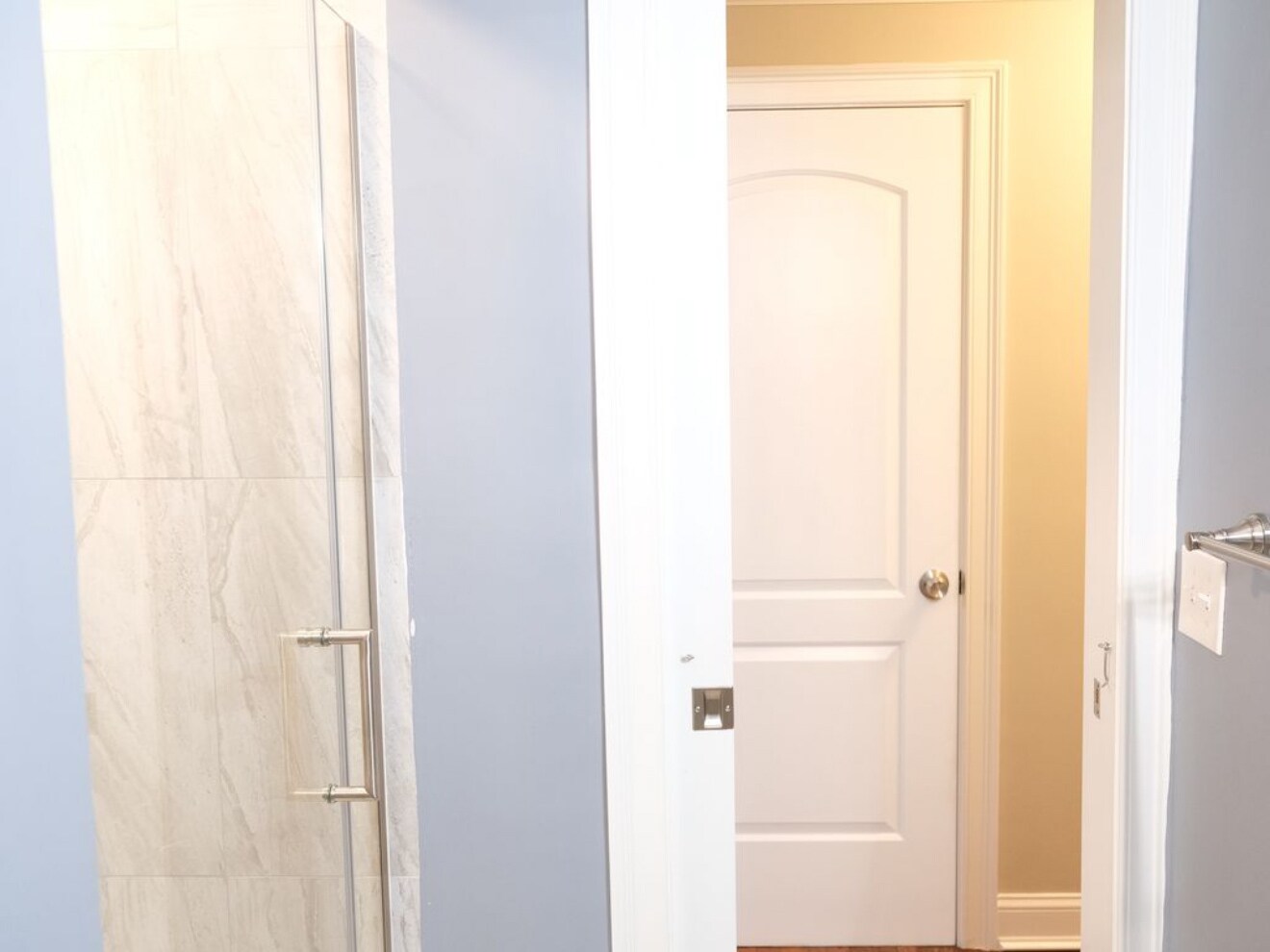 Hallway full bathroom - 7 Maple Ave