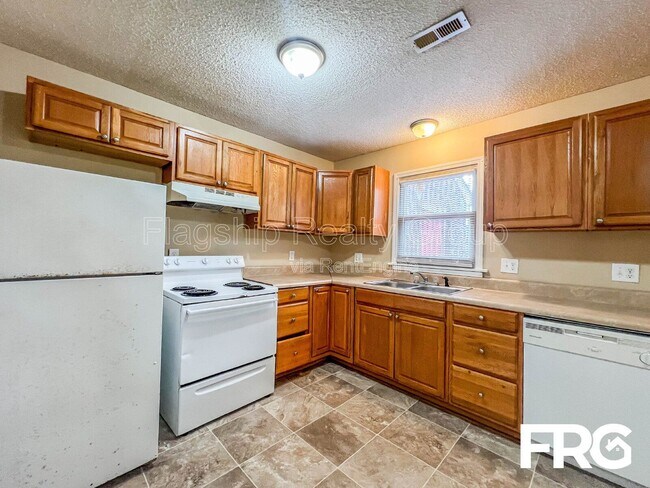 Building Photo - 206 Lindbeth Dr