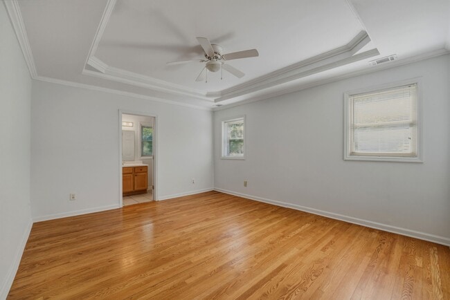 Building Photo - 506 Mellview Ave SW