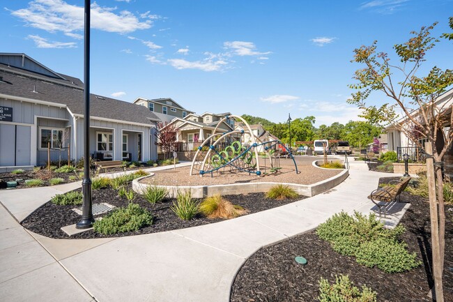 Building Photo - $3595.00 - Newer Large 3/2.5 Townhome in B...