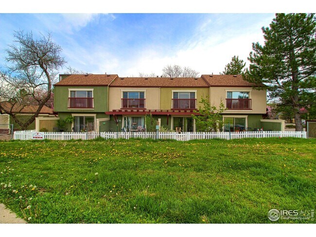 Building Photo - 855 W Moorhead Cir
