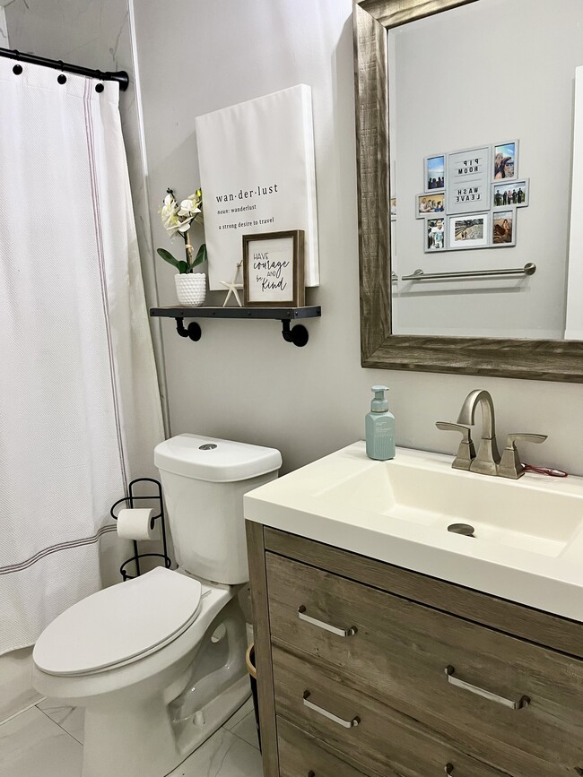 Bathroom - 1844 Haviland Dr